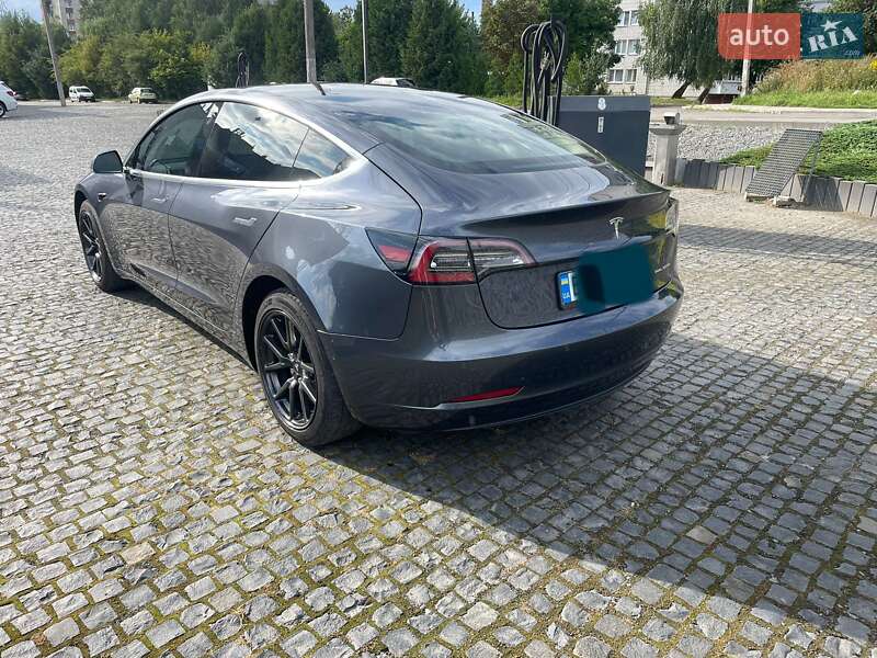 Седан Tesla Model 3 2020 в Львове