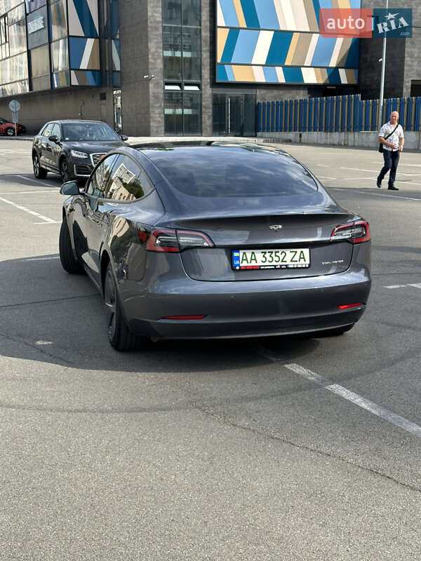 Седан Tesla Model 3 2022 в Виннице