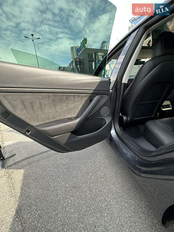 Седан Tesla Model 3 2022 в Виннице