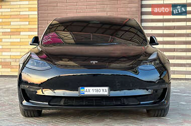 Седан Tesla Model 3 2022 в 