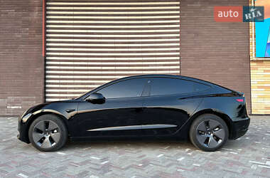 Седан Tesla Model 3 2022 в 