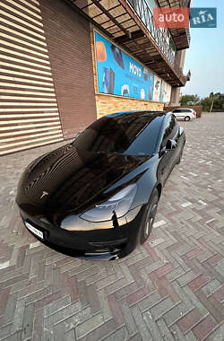 Седан Tesla Model 3 2022 в 