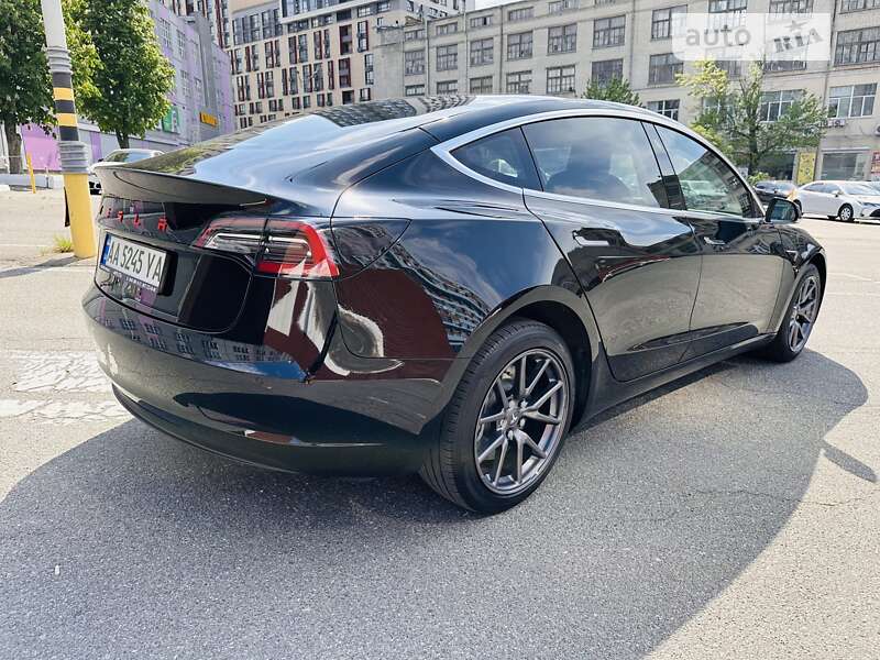 Седан Tesla Model 3 2018 в Киеве