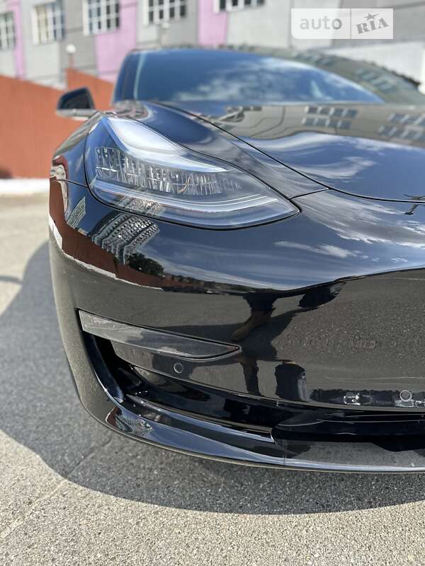 Седан Tesla Model 3 2018 в Киеве
