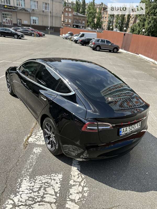 Седан Tesla Model 3 2018 в Киеве