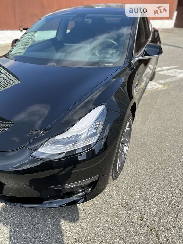 Седан Tesla Model 3 2018 в Киеве