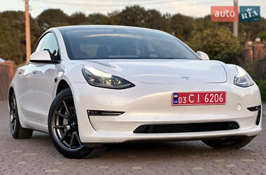 Седан Tesla Model 3 2022 в Ровно