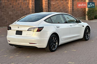 Седан Tesla Model 3 2022 в Ровно