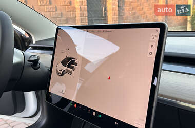 Седан Tesla Model 3 2022 в Ровно