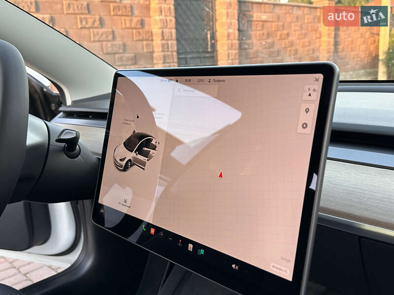 Седан Tesla Model 3 2022 в Ровно