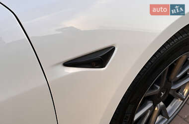 Седан Tesla Model 3 2022 в Ровно