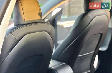 Седан Tesla Model 3 2022 в Ровно