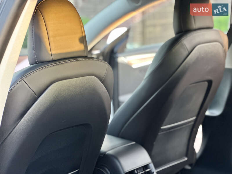 Седан Tesla Model 3 2022 в Ровно