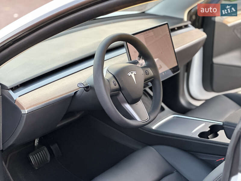 Седан Tesla Model 3 2022 в Ровно