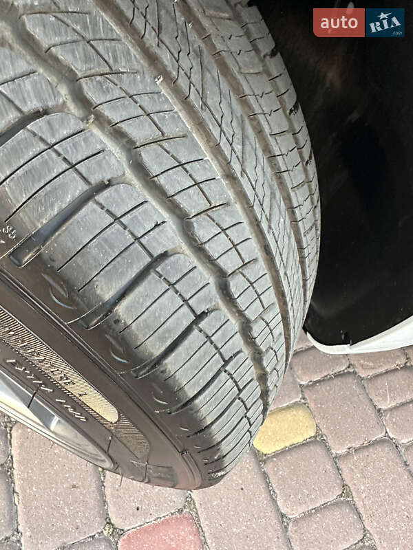 Седан Tesla Model 3 2022 в Ровно
