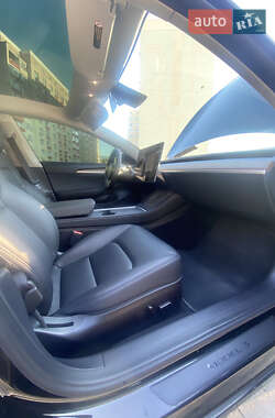 Седан Tesla Model 3 2022 в Хмельницком