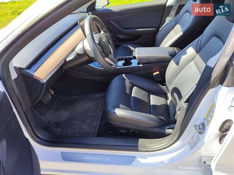 Седан Tesla Model 3 2019 в Киеве