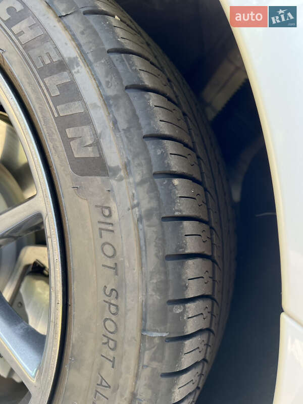 Седан Tesla Model 3 2021 в Самборі