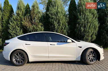 Седан Tesla Model 3 2021 в 