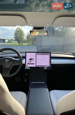 Седан Tesla Model 3 2021 в 