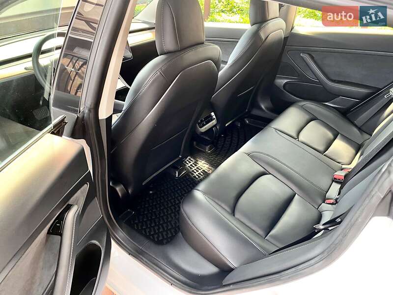 Седан Tesla Model 3 2020 в Києві