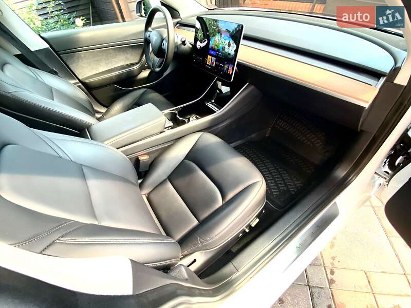 Седан Tesla Model 3 2020 в Києві