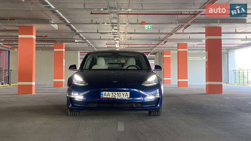 Седан Tesla Model 3 2018 в Києві