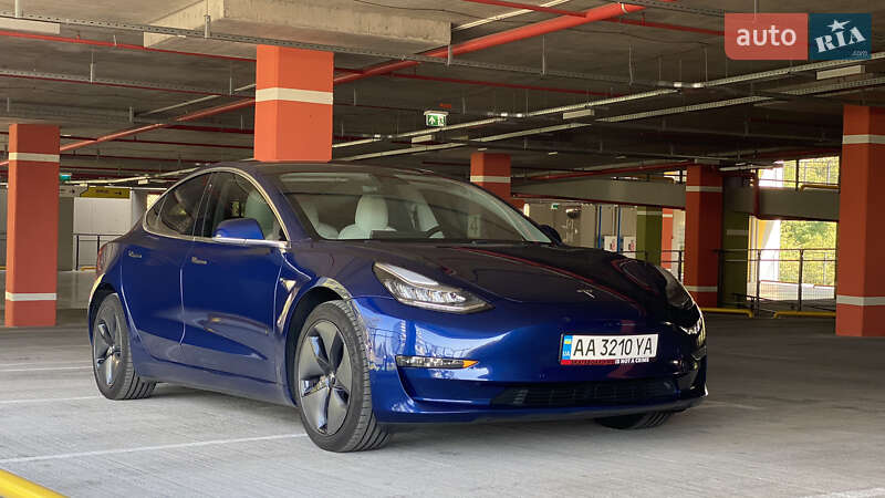 Седан Tesla Model 3 2018 в Києві
