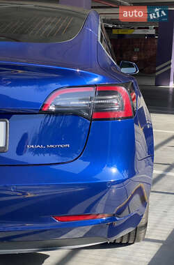 Седан Tesla Model 3 2018 в 