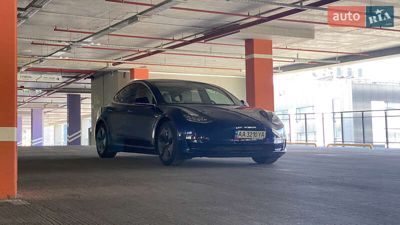 Седан Tesla Model 3 2018 в Києві