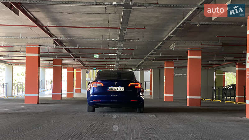 Седан Tesla Model 3 2018 в Києві