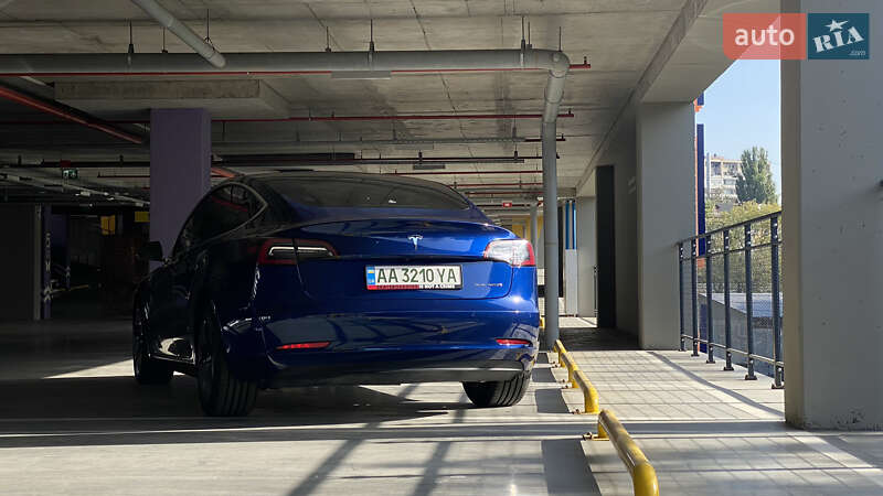 Седан Tesla Model 3 2018 в Києві