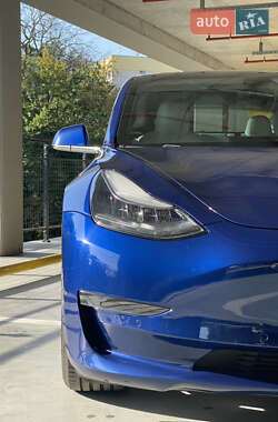 Седан Tesla Model 3 2018 в Києві