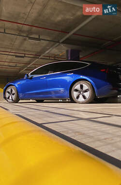 Седан Tesla Model 3 2018 в Києві