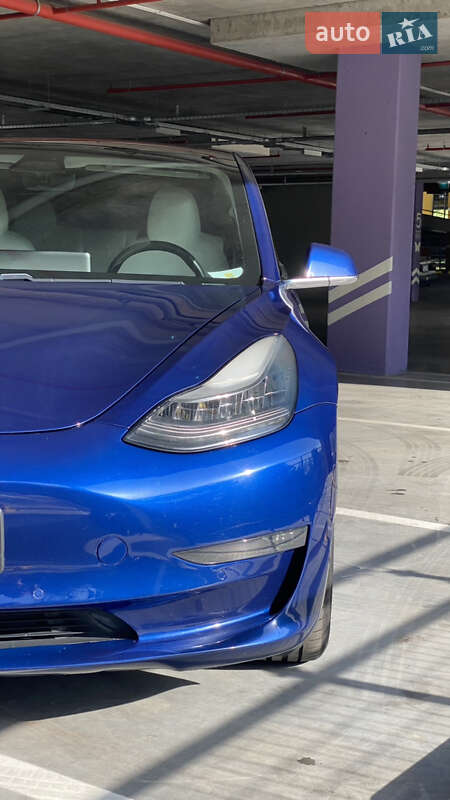 Седан Tesla Model 3 2018 в Києві