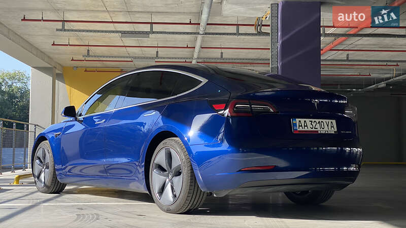 Седан Tesla Model 3 2018 в Києві