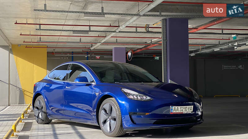 Седан Tesla Model 3 2018 в Києві