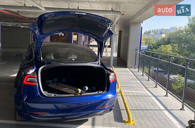 Седан Tesla Model 3 2018 в Києві