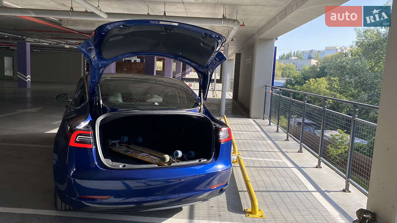 Седан Tesla Model 3 2018 в Києві