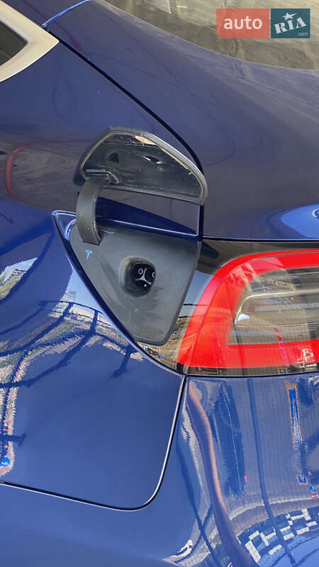 Седан Tesla Model 3 2018 в Києві