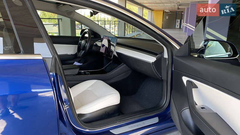 Седан Tesla Model 3 2018 в Києві