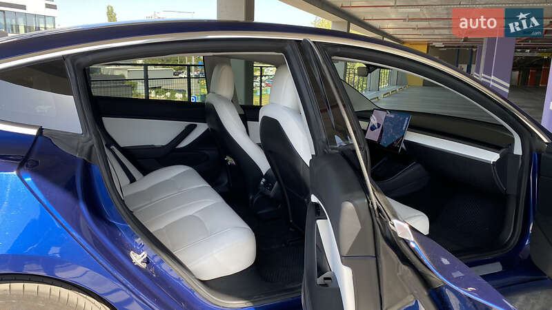 Седан Tesla Model 3 2018 в Києві