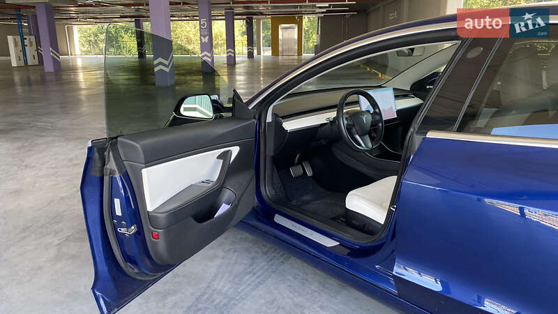 Седан Tesla Model 3 2018 в Києві