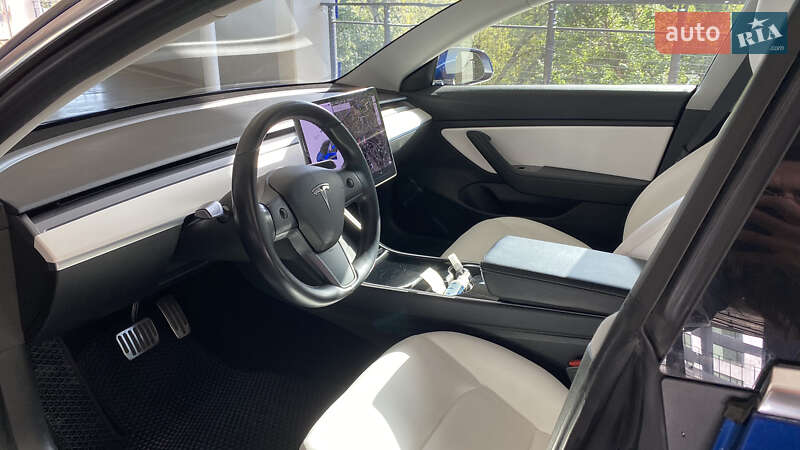 Седан Tesla Model 3 2018 в Києві