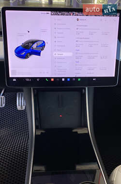 Седан Tesla Model 3 2018 в Києві