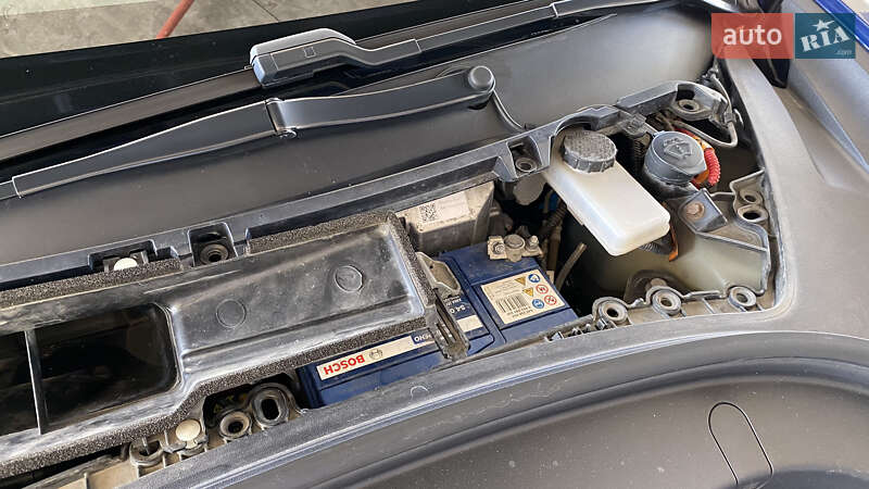 Седан Tesla Model 3 2018 в Киеве