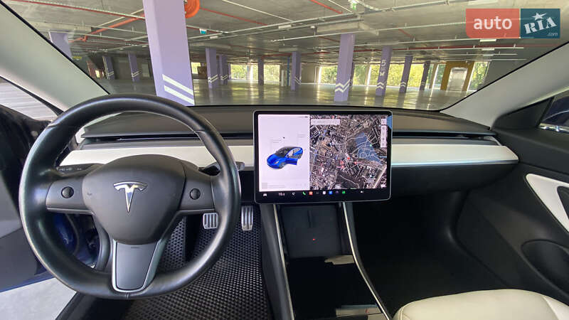 Седан Tesla Model 3 2018 в Киеве