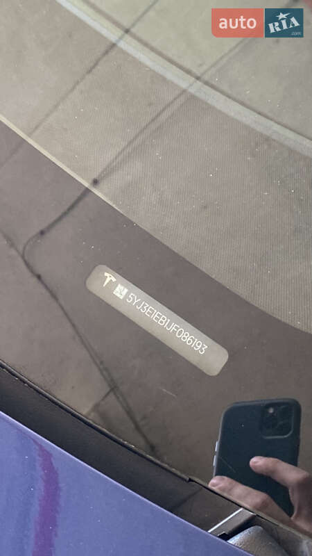 Седан Tesla Model 3 2018 в Києві