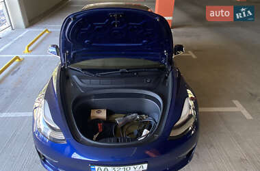 Седан Tesla Model 3 2018 в Києві