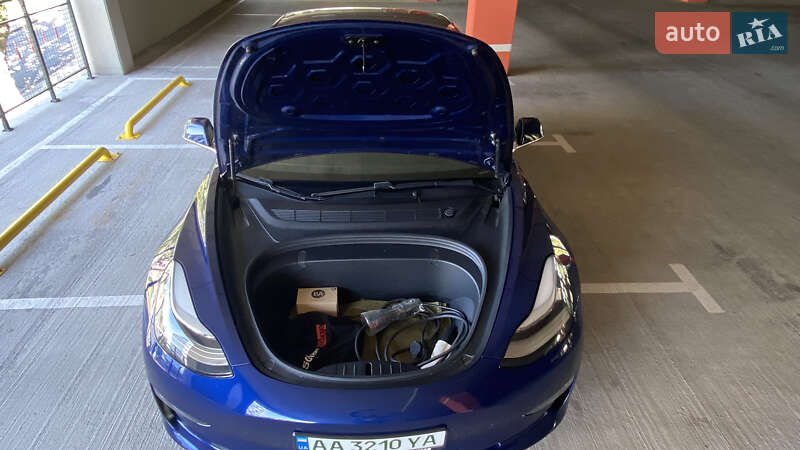 Седан Tesla Model 3 2018 в Києві